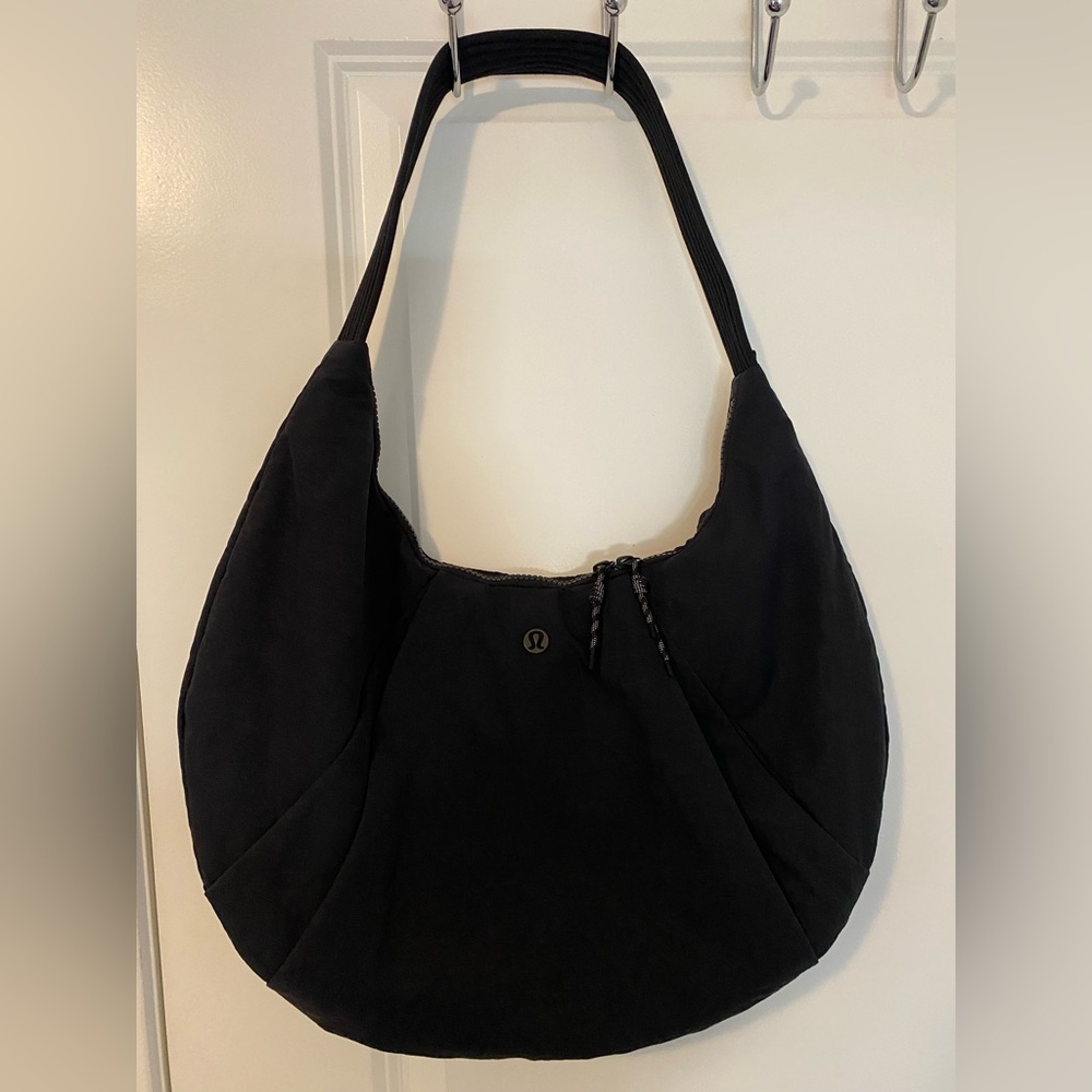 Lululemon 10L pleated shoulder bag - black